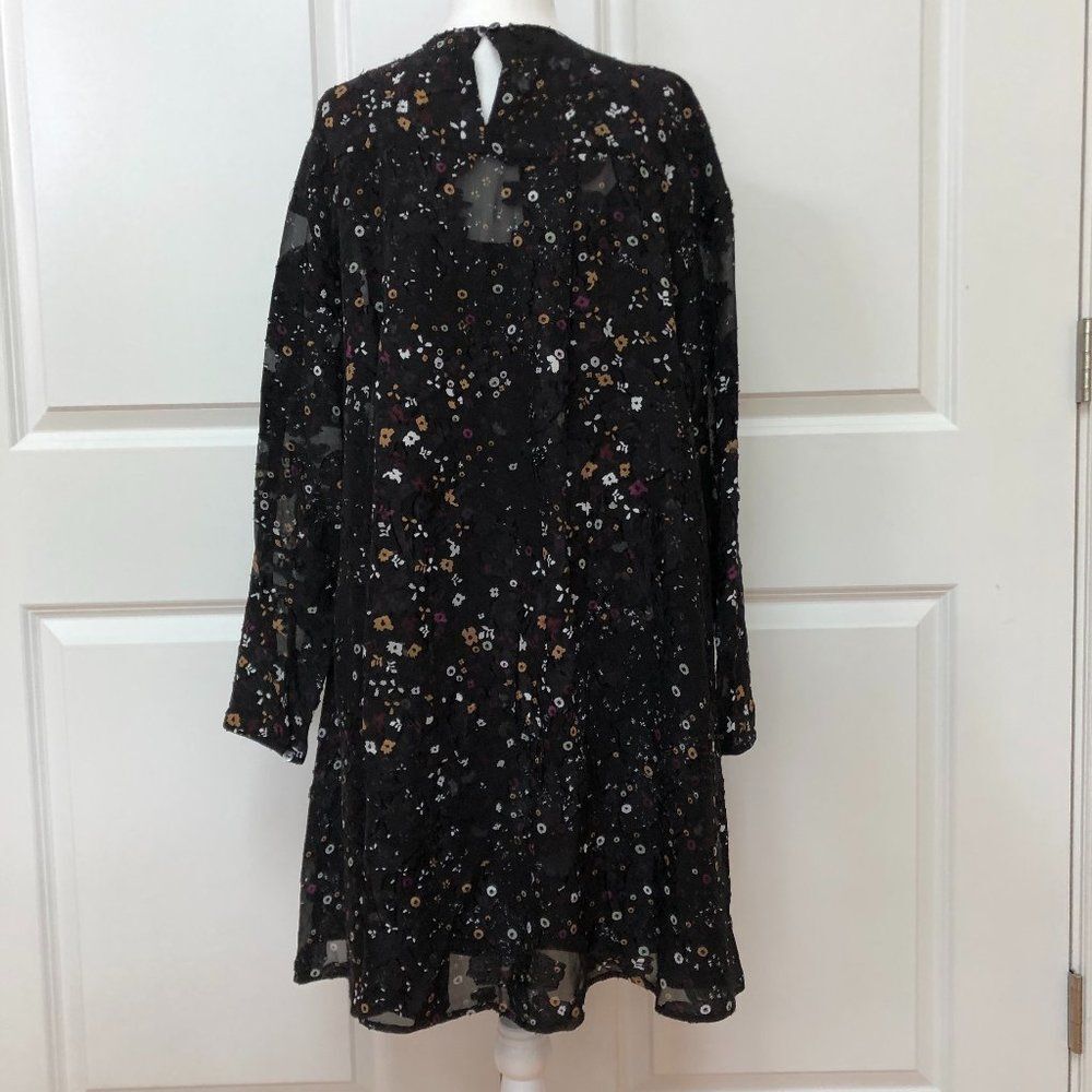 Twist Front Long Sleeve Dress from CLUB MONACO - Picture 6 of 9